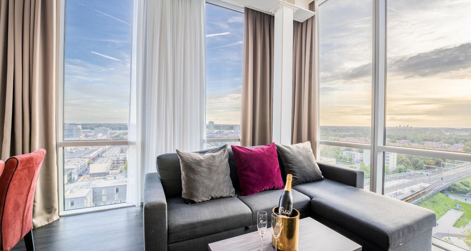 Plaza Premium Алмере Экстерьер фото
