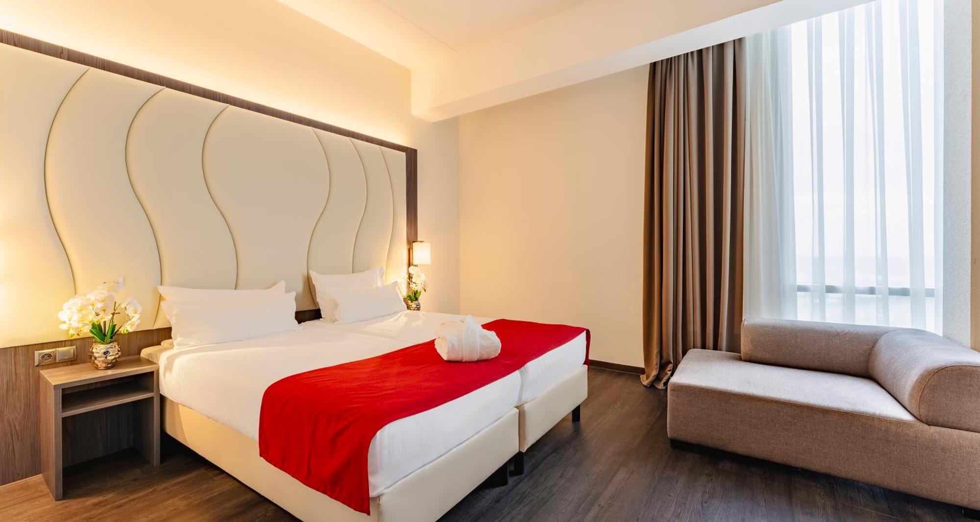 Plaza Premium Алмере Экстерьер фото