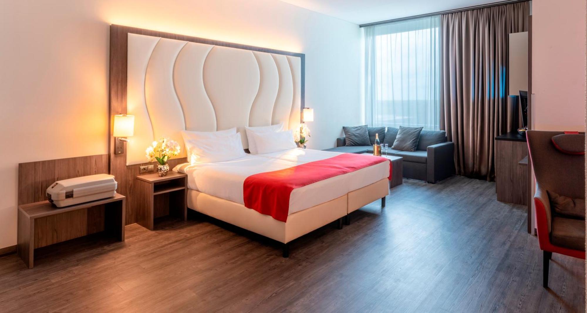 Plaza Premium Алмере Экстерьер фото
